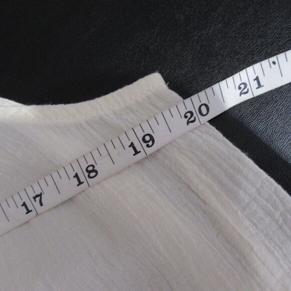 Umgee Ivory Sleeveless Lace Top
New - Picture 8 of 10